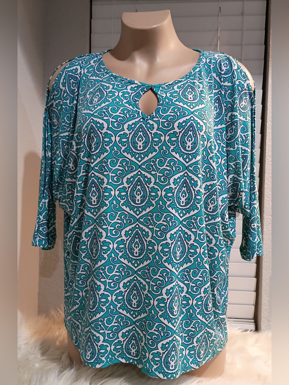 Jones New York Women’s 2X Cold Shoulder Top